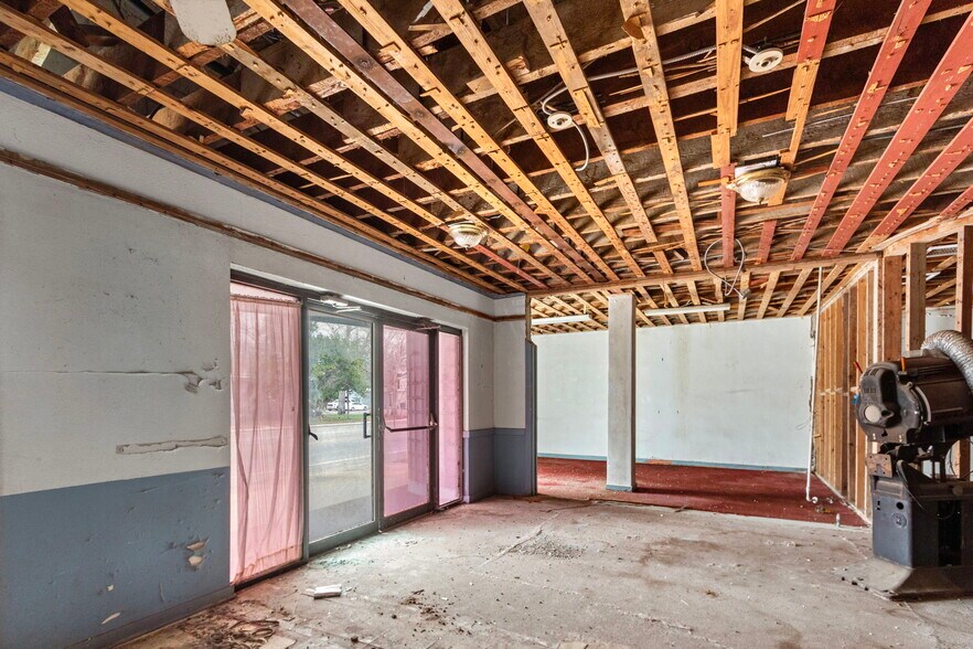 More Photos Of 719 Walnut St, Columbus Movie Theatre For Sale