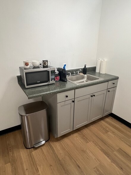 More Photos Of 1530 Commercial Ct, Jonesboro Office For Lease