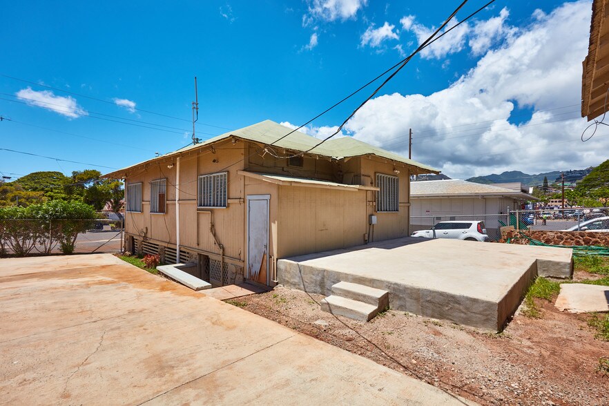 More Photos Of 1039 11th Ave, Honolulu General Retail For Sale