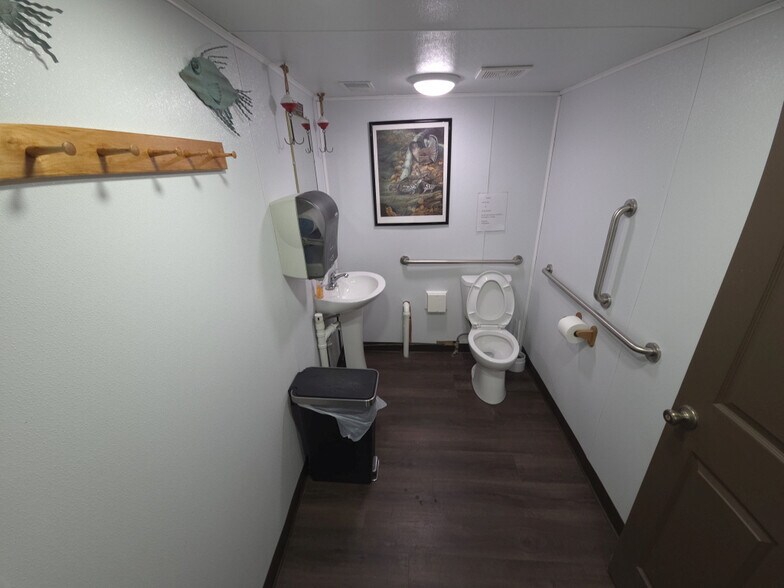 More Photos Of 10543 Old Lake Rd, Lake City Service Station For Sale