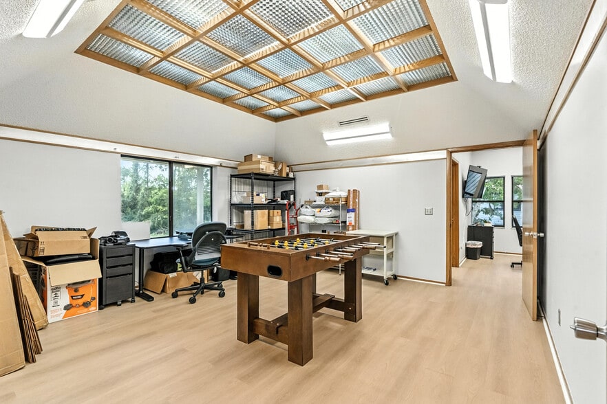 More Photos Of 8431 Baymeadows Way, Jacksonville Loft Creative Space For Lease