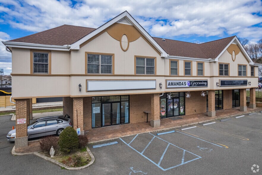 More Photos Of 72-74 Cedar Swamp Rd, Glen Cove Storefront Retail Office For Sale
