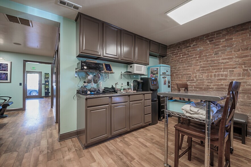 More Photos Of 116 E Central Ave, Bentonville Storefront Retail Residential For Sale