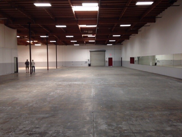 More Photos Of 7442 Vincent Cir, Huntington Beach Manufacturing For Lease