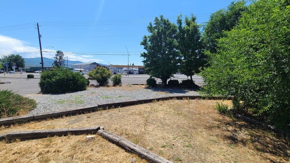 More Photos Of 1015 S Riverside Ave, Medford Land For Sale