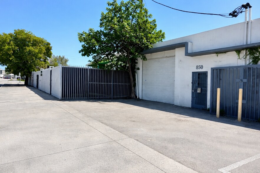 Primary Photo Of 850 NW 71st St, Miami Service For Lease