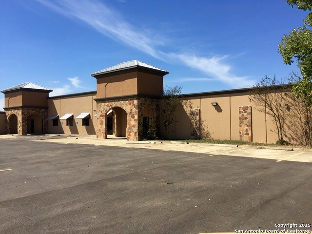 More Photos Of 1701 E State Highway 97, Jourdanton Flex For Lease