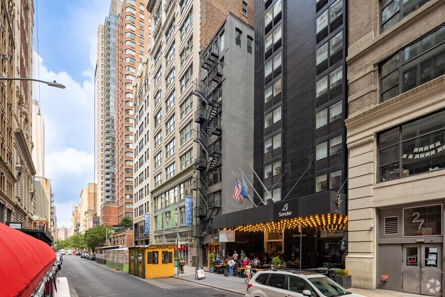 More Photos Of 41 W 24th St, New York Apartments For Lease