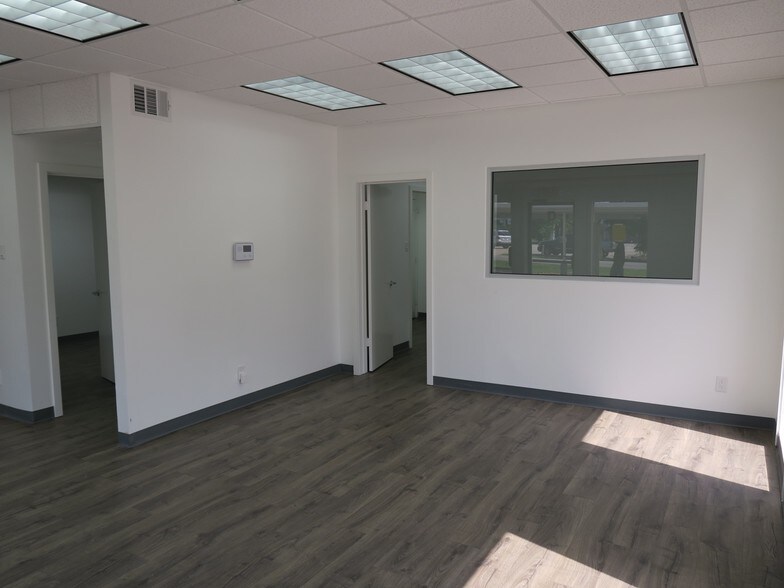 More Photos Of 5930 Star Ln, Houston General Retail For Lease