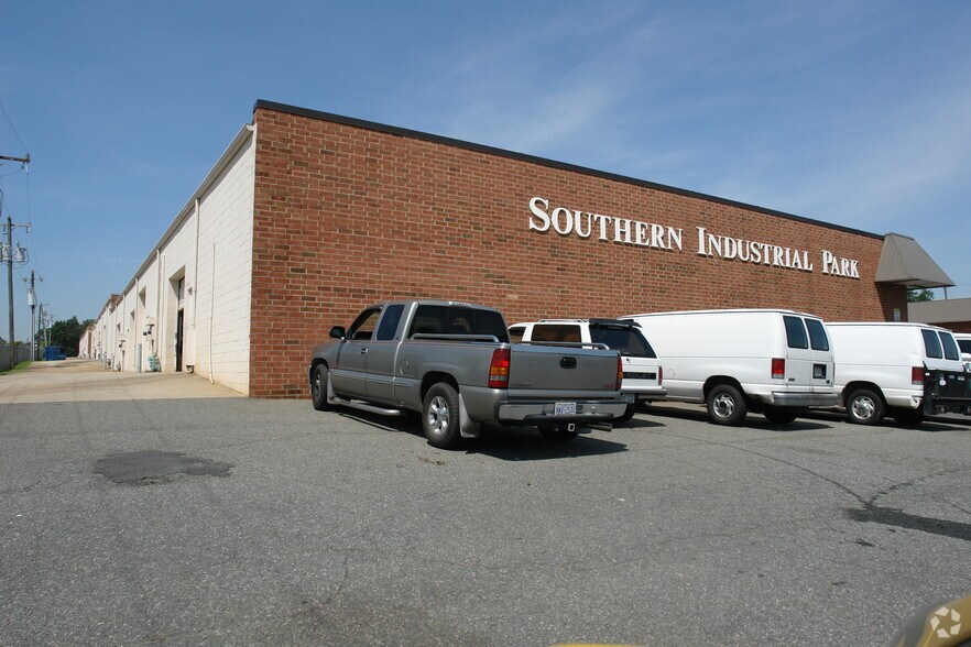 More Photos Of 11176-11198 Downs Rd, Pineville Warehouse For Lease