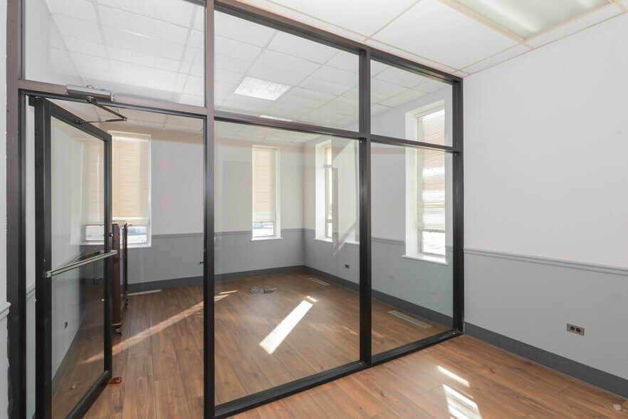 More Photos Of 4950 W Pershing Rd, Cicero Warehouse For Lease