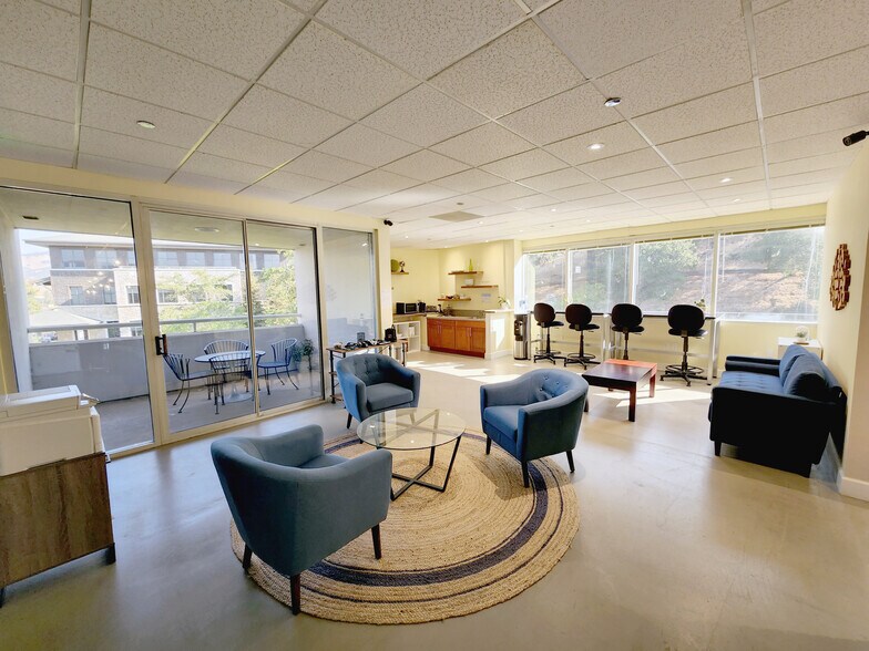 More Photos Of 7200 Redwood Blvd, Novato Office For Lease