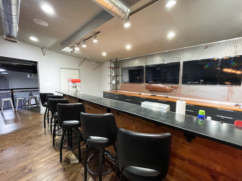 More Photos Of 3700 Thompson St, Austin Loft Creative Space For Lease