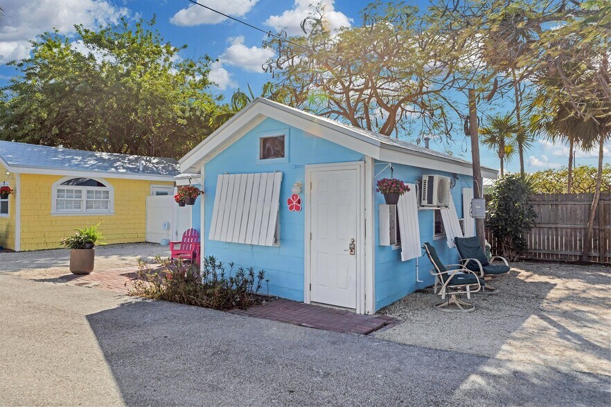 More Photos Of 243 61st St, Marathon Hotel For Sale