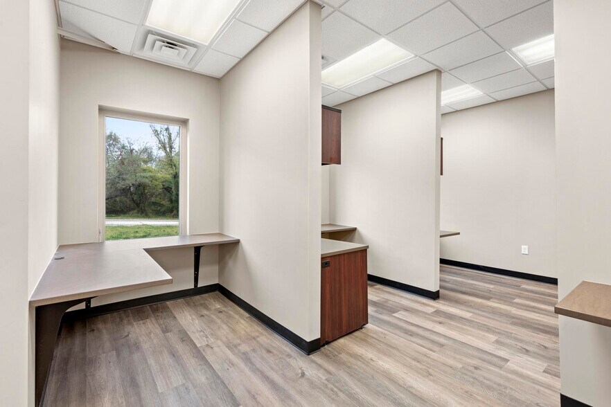 More Photos Of 1006 Ash St, Eudora Loft Creative Space For Lease