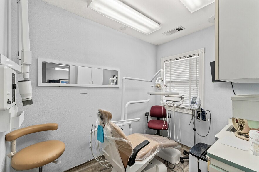 More Photos Of 235 W Noble Ave, Visalia Medical For Sale