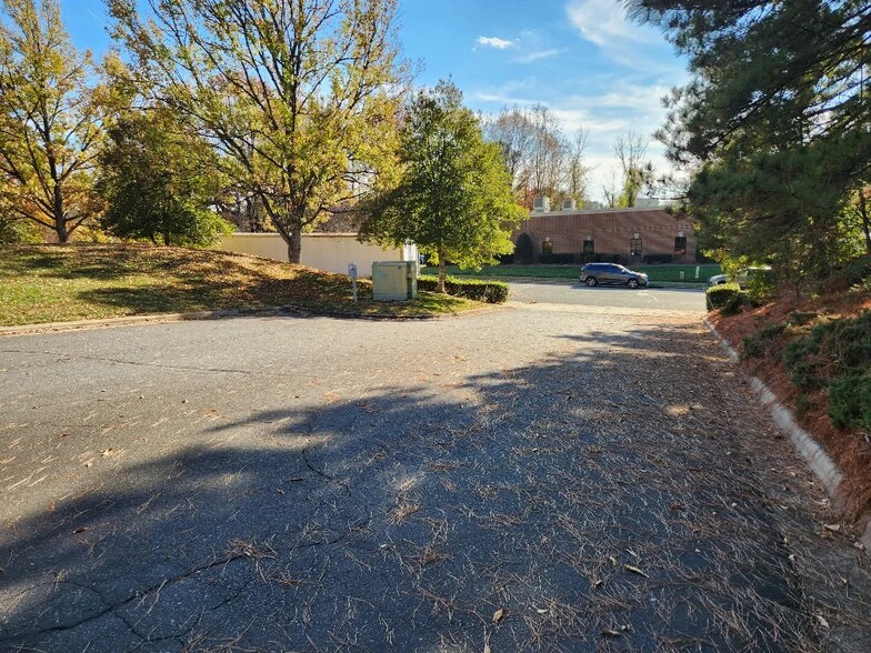More Photos Of 750 Imperial Ct, Charlotte Distribution For Sale