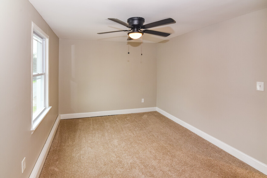 More Photos Of 15 Sollers Point Rd, Dundalk Multifamily For Sale