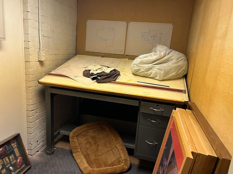 More Photos Of 1110 Dewey St, New Albany Storefront For Sale