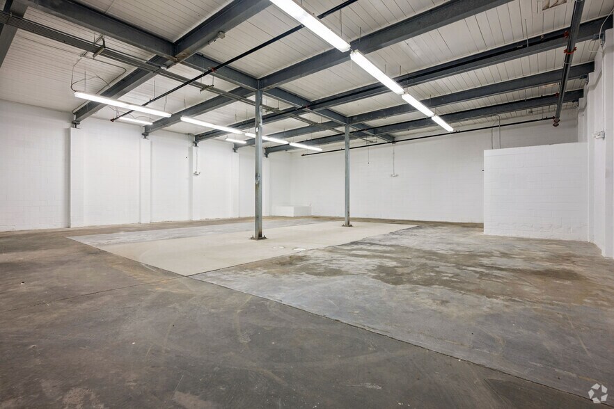 More Photos Of 114 S State St, Haw River Manufacturing For Lease