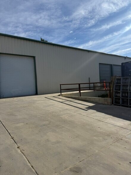More Photos Of 918 Mission Rock Rd, Santa Paula Auto Salvage Facility For Lease