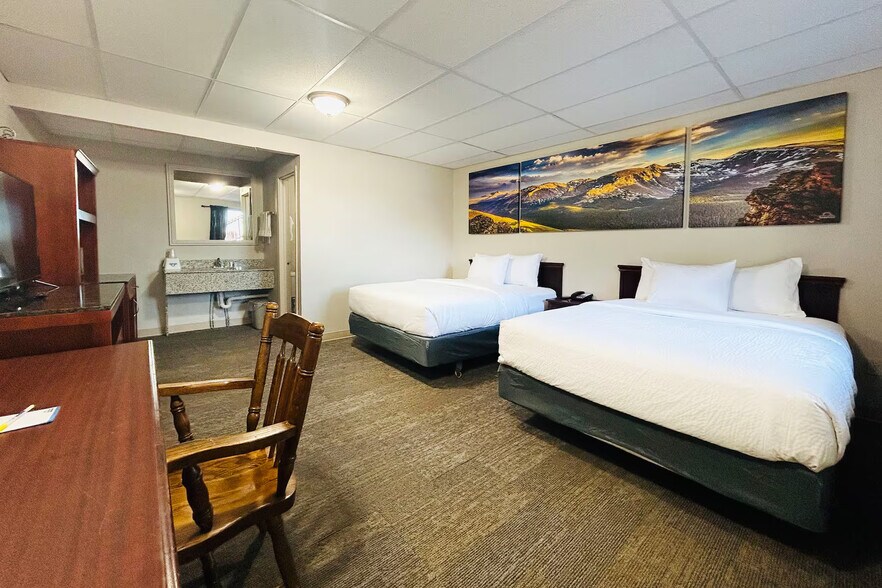 More Photos Of 109 16th St, Wheatland Hotel For Sale