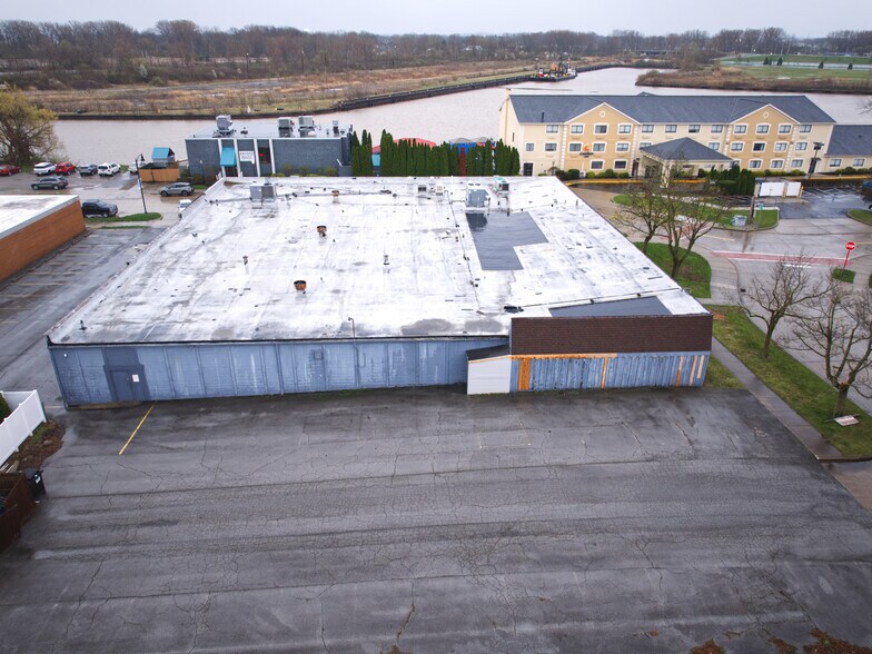 More Photos Of 125 Main St, Huron Bowling Alley For Sale