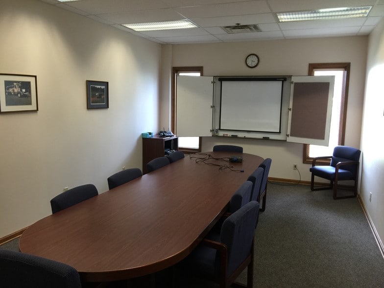 More Photos Of 1735 W 53rd St, Anderson Manufacturing For Sale