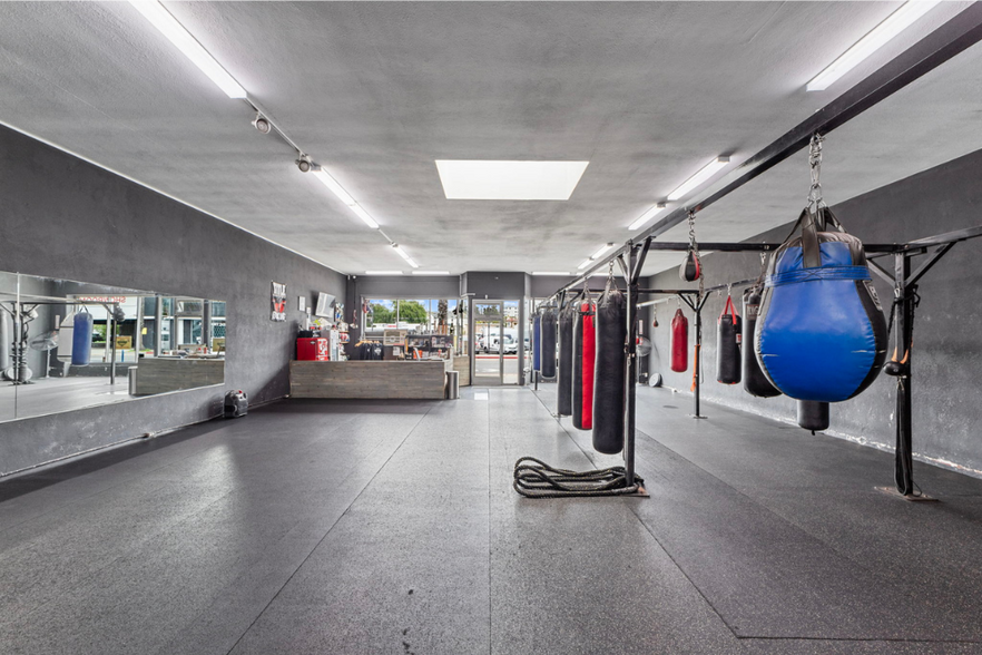 More Photos Of 111 S. Coast hwy, Oceanside Storefront Retail Office For Lease