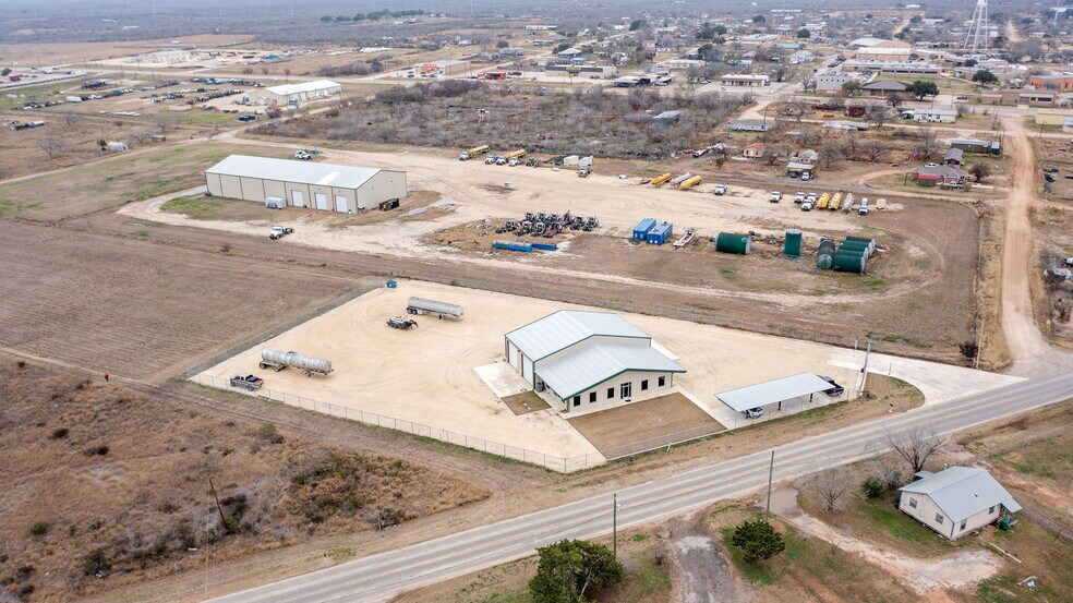 More Photos Of 200 N Yule Ave, Charlotte Office For Sale