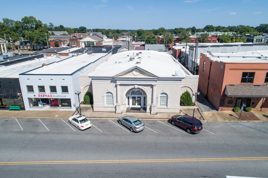 More Photos Of 112 N Jefferson St, Athens Bank For Lease