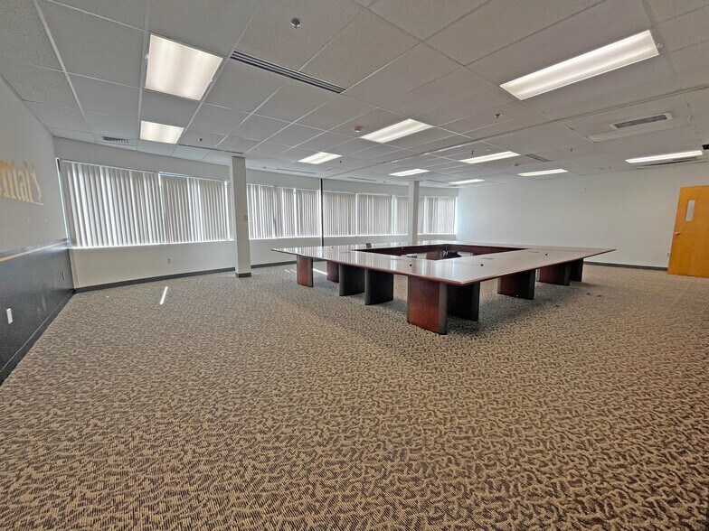 More Photos Of 35 Industrial Way, Rochester Unknown For Lease