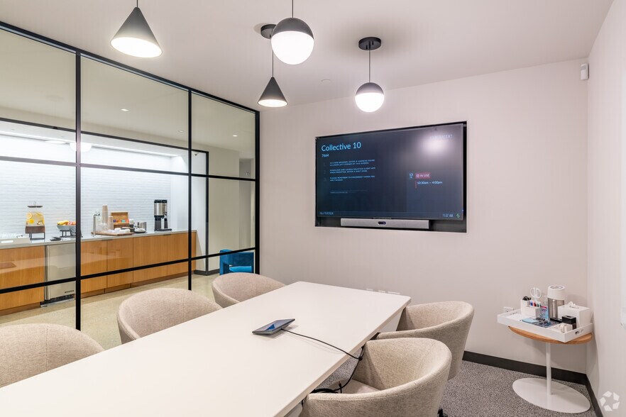 More Photos Of 530 Fifth Ave, New York Coworking Space