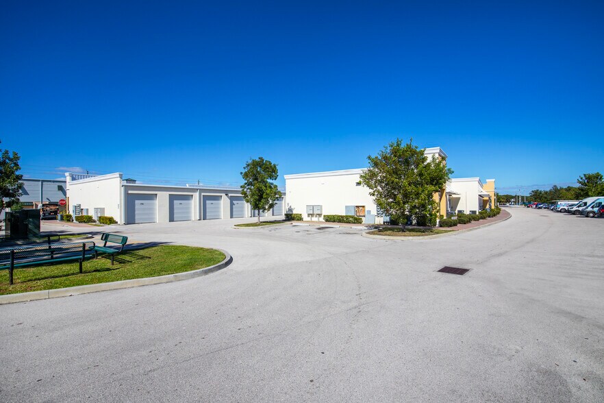 More Photos Of 2652 SW Brigantine Pl, Port Saint Lucie Warehouse For Lease