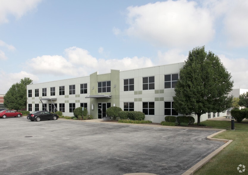 More Photos Of 18641-18645 W Creek Dr, Tinley Park Research And Development For Lease