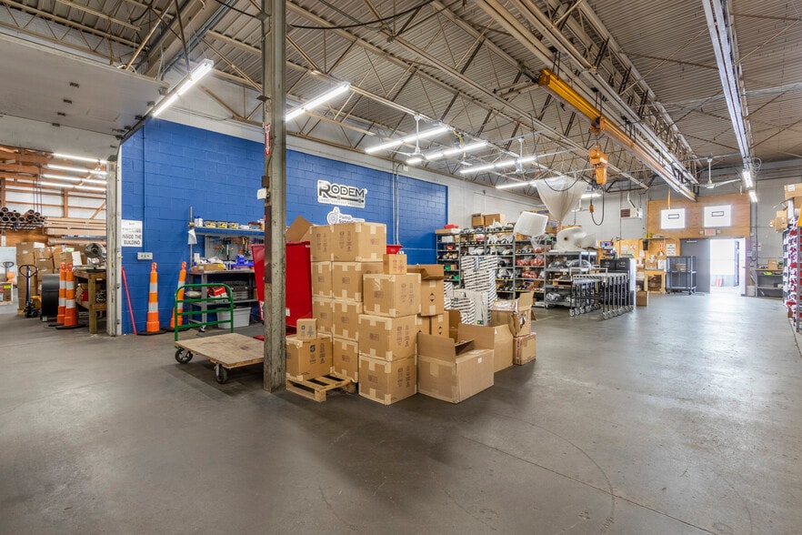 More Photos Of 5095 Crookshank Rd, Cincinnati Light Manufacturing For Sale
