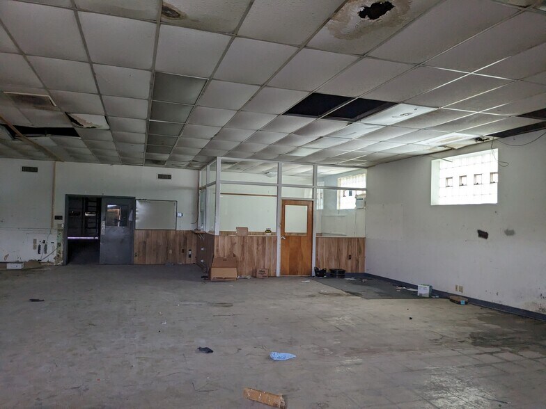 More Photos Of 804 S Sheridan Rd, Tulsa Light Manufacturing For Lease