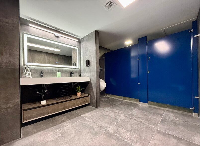 More Photos Of 1420 River Park Dr, Sacramento Office For Sale