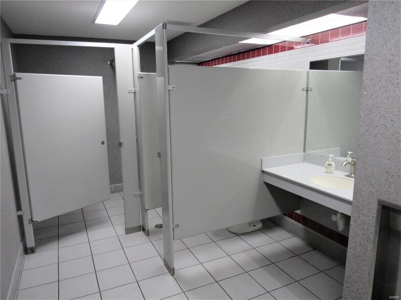 More Photos Of 3 Professional Dr, Alton Office For Lease