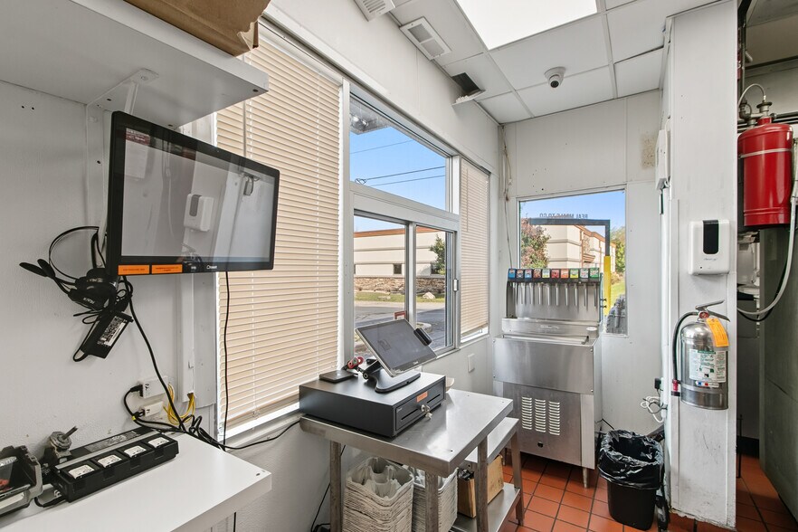 More Photos Of 31 S Wisconsin Dells Pky, Lake Delton Freestanding For Sale