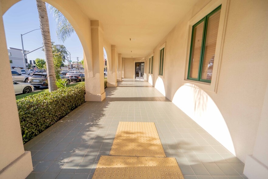 More Photos Of 100 S Santa Fe St, Visalia Medical For Sale