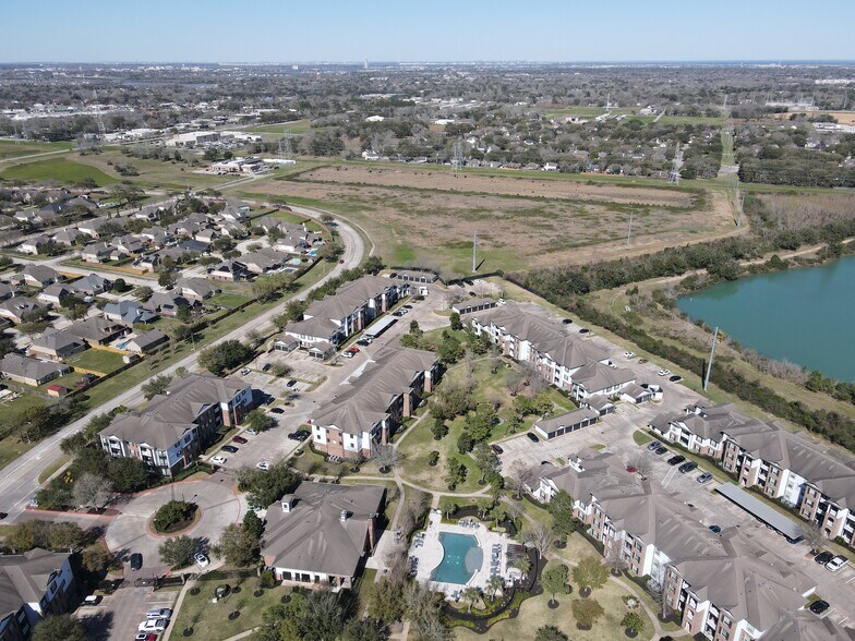 More Photos Of 740 W Walker St, League City Land For Sale