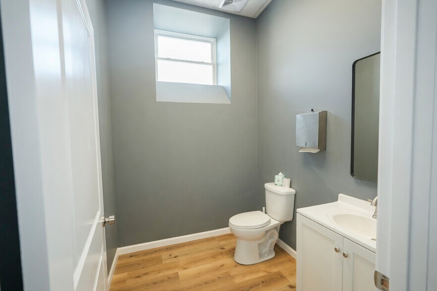 More Photos Of 407 W Ryder St, Litchfield Light Distribution For Sale