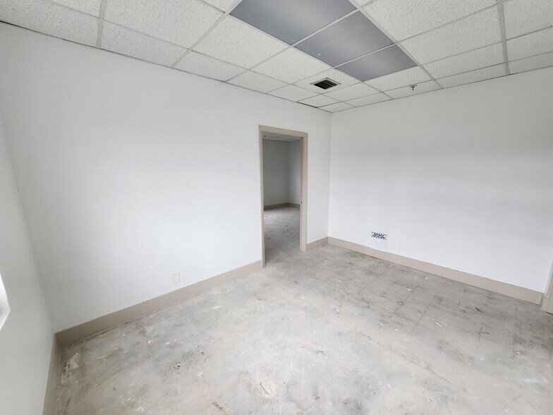 More Photos Of 650 NW 105th St, Miami Warehouse For Lease