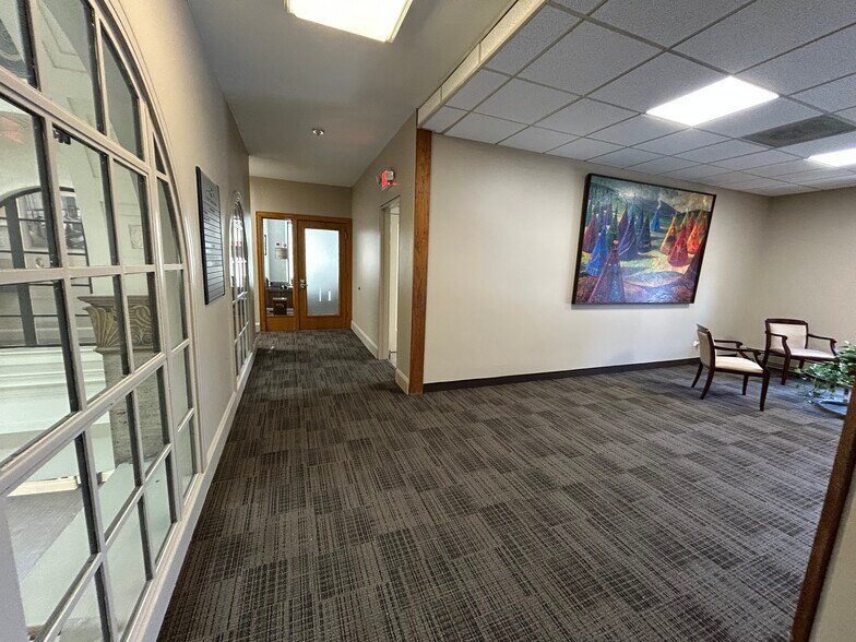 More Photos Of 840 S Oak Park Ave, Oak Park Office For Sale
