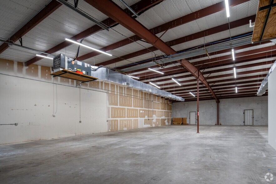 More Photos Of 501 W Powell Ln, Austin Unknown For Lease