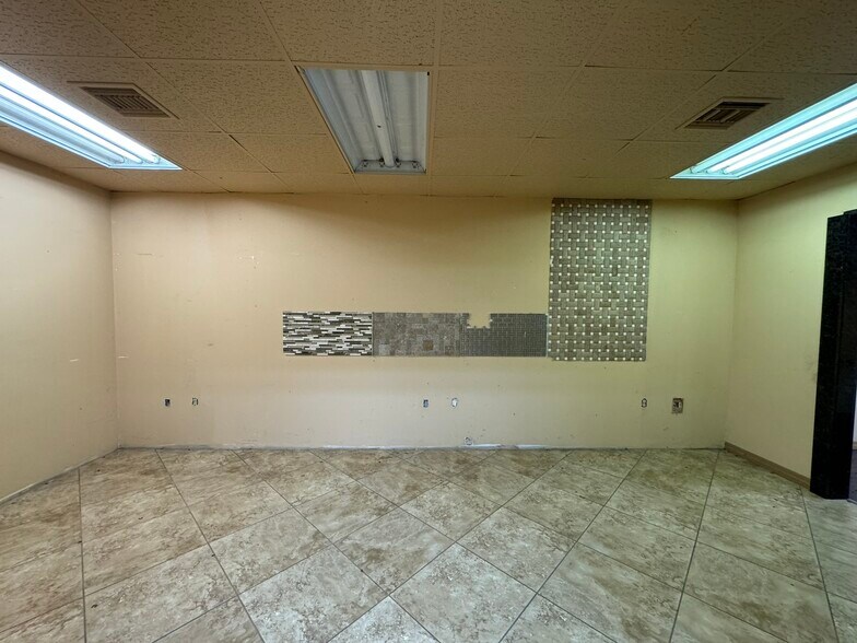 More Photos Of 1010 Us-27 Hwy, Sebring Office For Lease
