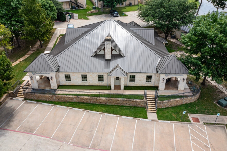 More Photos Of 2230 Bush Dr, McKinney Medical For Lease