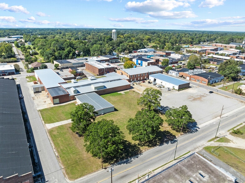 More Photos Of 122 E Laurel St, Mullins Industrial For Sale