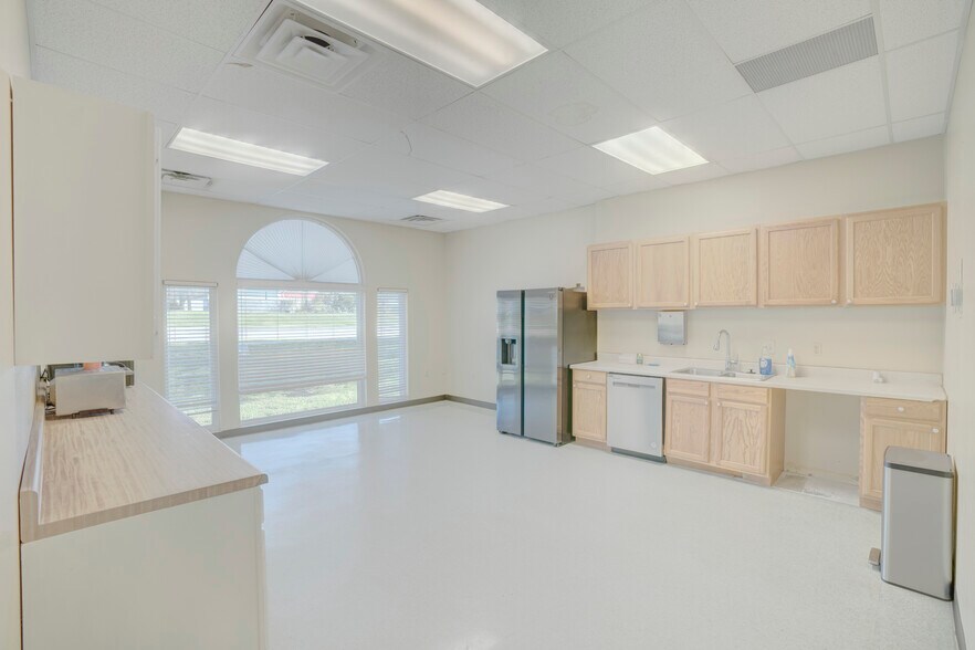 More Photos Of 2099 N Collins Blvd, Richardson Office For Lease